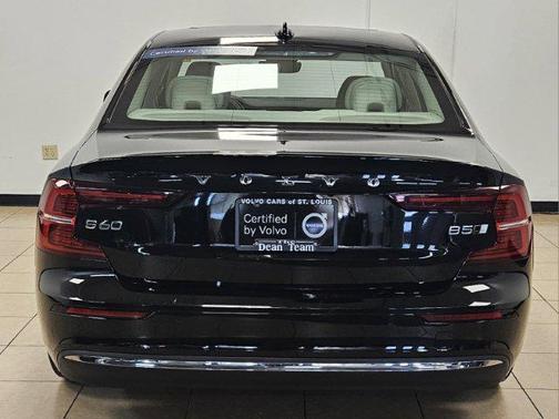 2023 Volvo S60 B5 Ultimate Bright Theme
