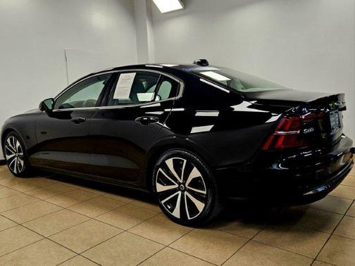 2023 Volvo S60 B5 Ultimate Bright Theme