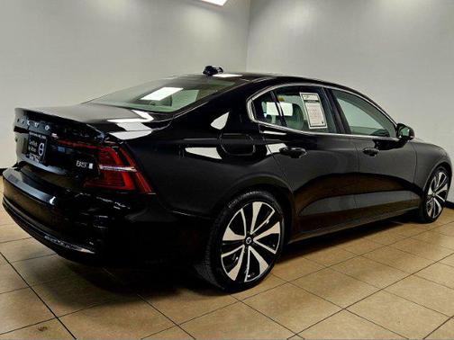 2023 Volvo S60 B5 Ultimate Bright Theme