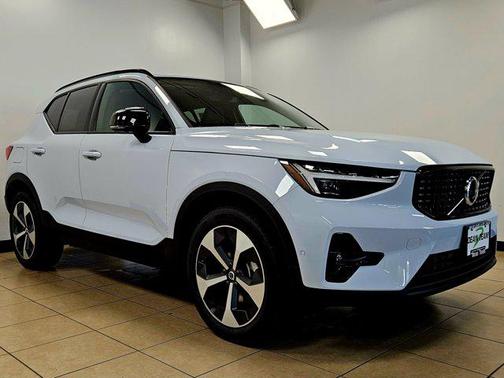 2026 Volvo XC40 B5 Plus