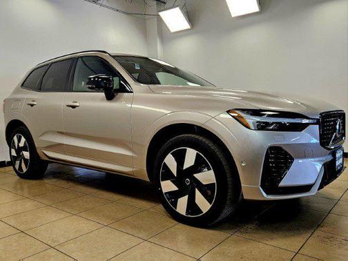 2025 Volvo XC60 Plug-In Hybrid T8 Plus