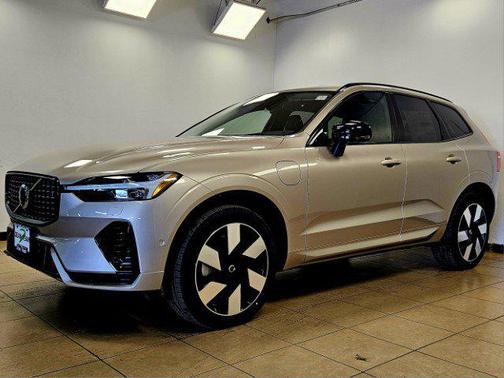 2025 Volvo XC60 Plug-In Hybrid T8 Plus