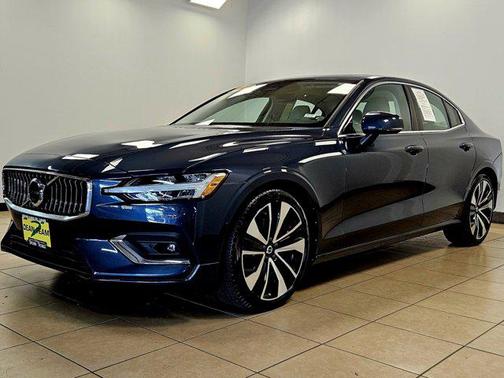 2023 Volvo S60 B5 Ultimate Bright Theme