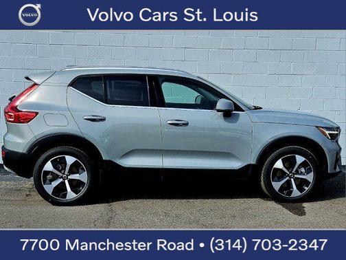 2025 Volvo XC40 B5 Core Bright Theme