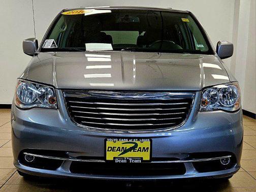 2016 Chrysler Town & Country Touring-L
