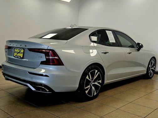 2021 Volvo S60 T5 R-Design