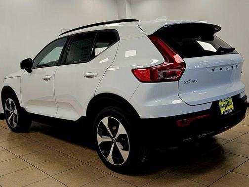 2026 Volvo XC40 B4 Plus