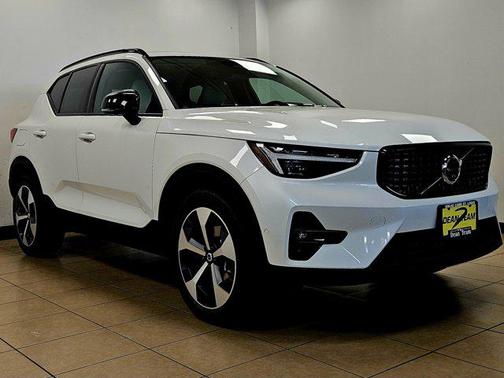 2026 Volvo XC40 B4 Plus