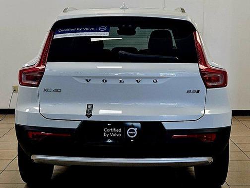2025 Volvo XC40 B5 Plus Bright Theme