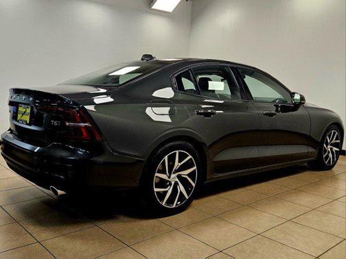 2019 Volvo S60 T6 Momentum