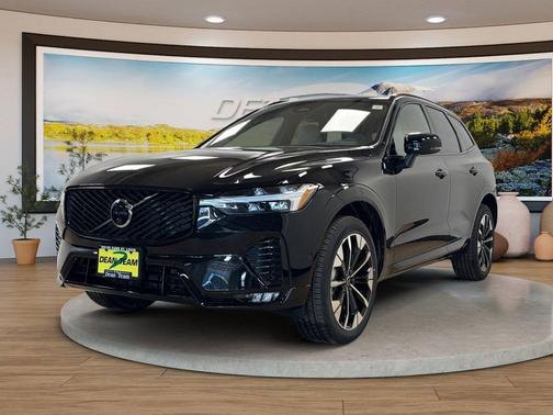 Onyx Black Metallic 2026 Volvo XC60 B5 Plus