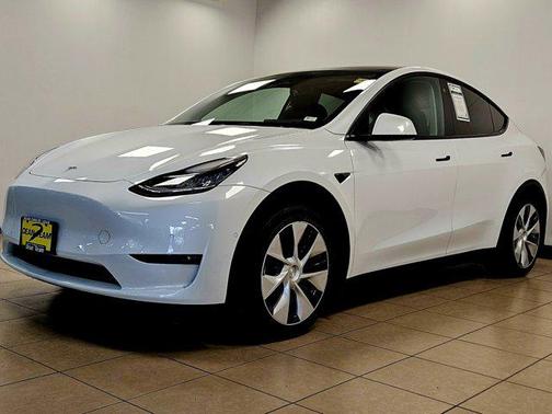 2022 Tesla Model Y Long Range Dual Motor All-Wheel Drive