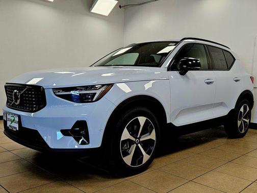 2026 Volvo XC40 B5 Plus