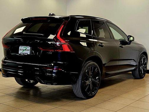 2026 Volvo XC60 B5 Ultra Black Edition