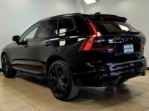 2026 Volvo XC60 B5 Ultra Black Edition