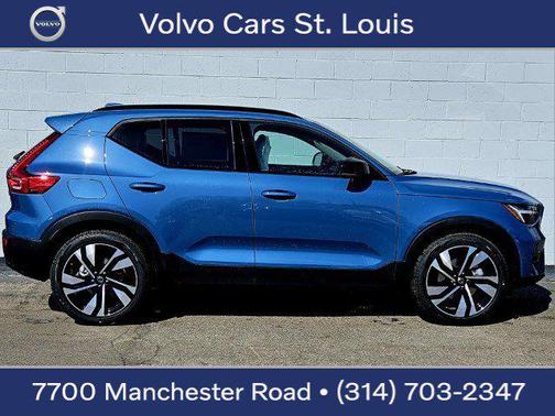 2025 Volvo XC40 B5 Ultra Dark Theme