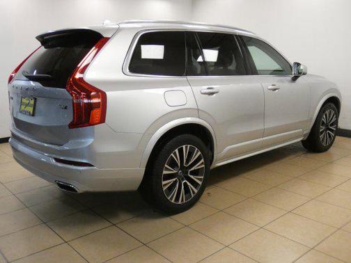 2021 Volvo XC90 T6 Momentum
