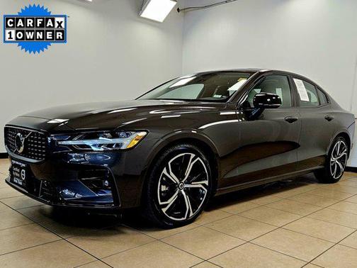 2024 Volvo S60 B5 Plus Dark Theme
