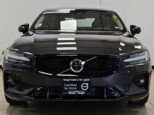 2024 Volvo S60 B5 Plus Dark Theme