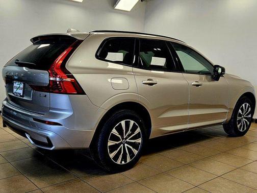2025 Volvo XC60 B5 Core