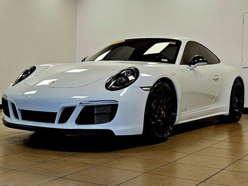 2019 Porsche 911 Carrera 4 GTS