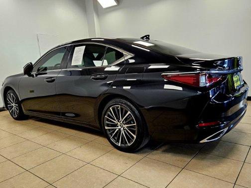 2022 Lexus ES 350 Base