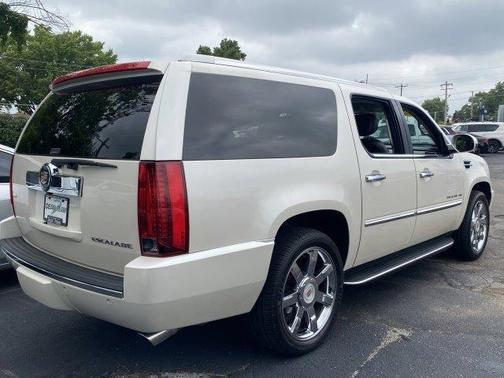Photo 2 of 40 of 2013 Cadillac Escalade ESV Luxury