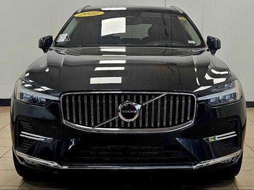 Gray 2022 Volvo XC60 B5 Inscription