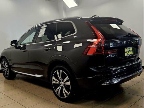 Gray 2022 Volvo XC60 B5 Inscription