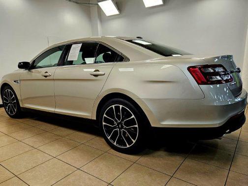 2018 Ford Taurus SEL