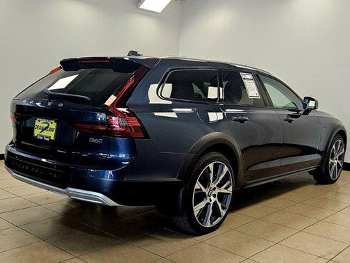2024 Volvo V90 Cross Country B6 Ultimate