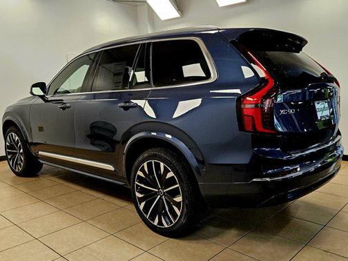 2025 Volvo XC90 B6 Plus 7-Seater