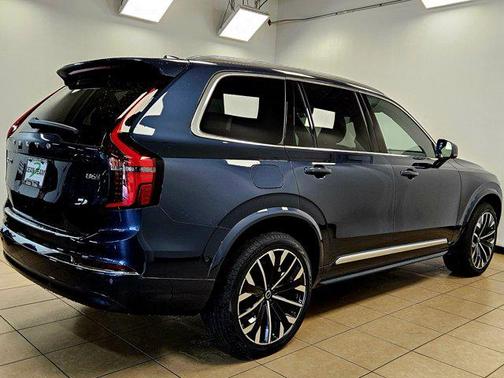 2025 Volvo XC90 B6 Plus 7-Seater