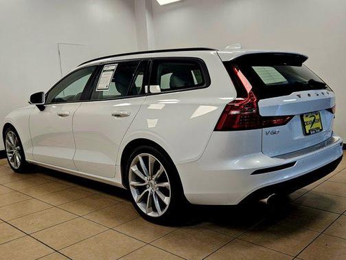 2020 Volvo V60 T5 Momentum