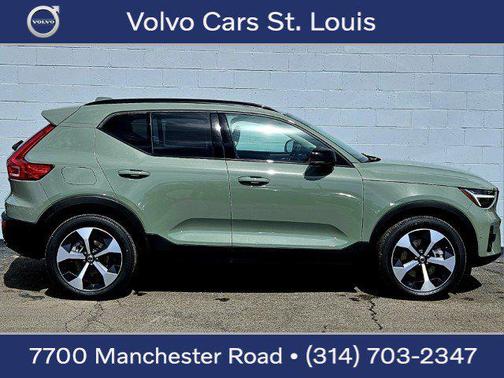 2025 Volvo XC40 B5 Plus Dark Theme