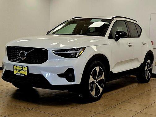2026 Volvo XC40 B5 Plus
