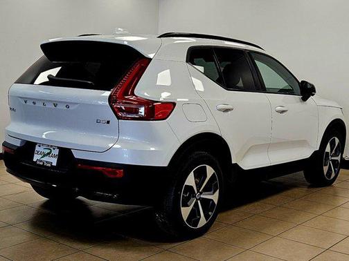 2026 Volvo XC40 B5 Plus