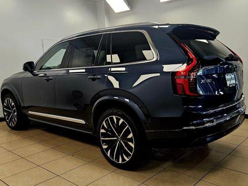 2025 Volvo XC90 B5 Plus 7-Seater