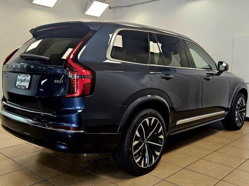 2025 Volvo XC90 B5 Plus 7-Seater