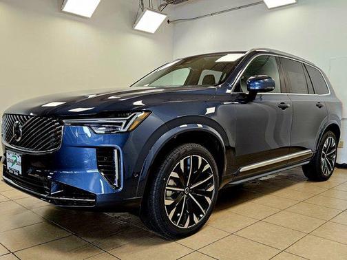 2025 Volvo XC90 B5 Plus 7-Seater