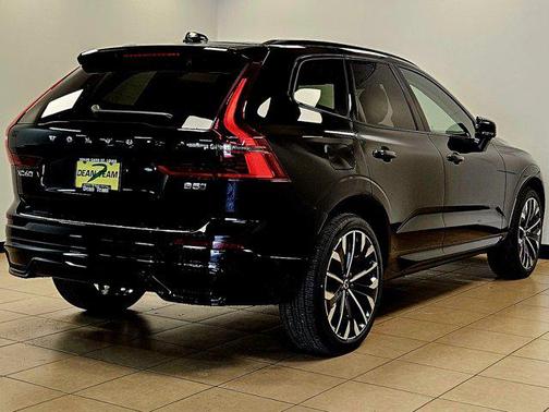Onyx Black Metallic 2026 Volvo XC60 B5 Ultra