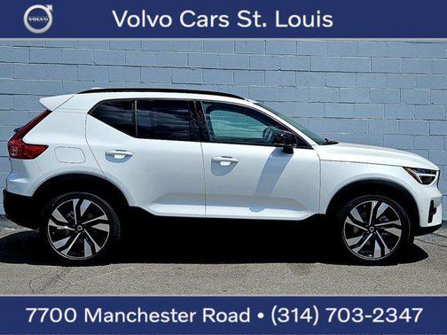 2025 Volvo XC40 B5 Plus Dark Theme