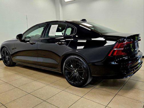 2024 Volvo S60 B5 Plus Black Edition