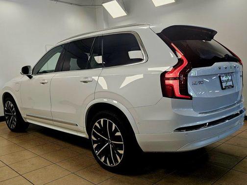 2025 Volvo XC90 Plug-In Hybrid T8 Ultra 7-Seater