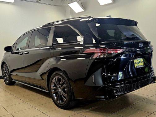 2022 Toyota Sienna XSE 7 Passenger