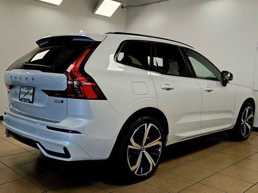 2025 Volvo XC60 B5 Ultra