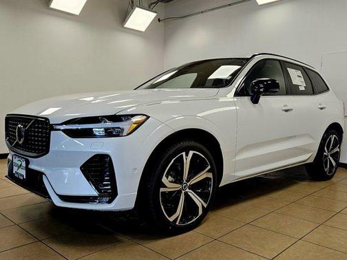 2025 Volvo XC60 B5 Ultra