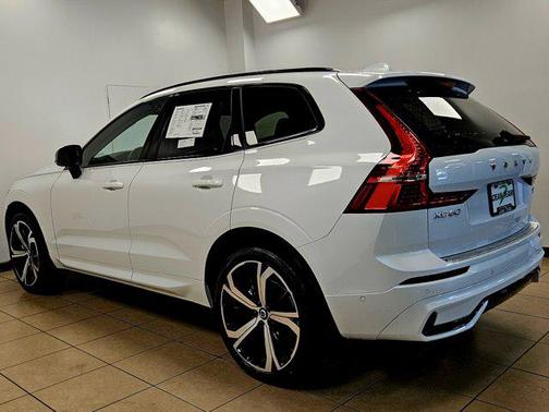 2025 Volvo XC60 B5 Ultra