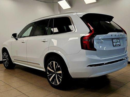2026 Volvo XC90 B5 Core