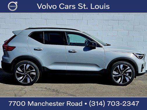 2025 Volvo XC40 B5 Ultra Bright Theme